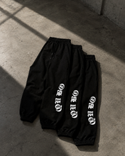 Load image into Gallery viewer, Black Sweatpants Chiller - QUBO Worldwide
